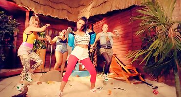 devil khloe sex H hitney bàn giao cho Kẻ thái sex dong vat Nhân Cách Michael Vegas.