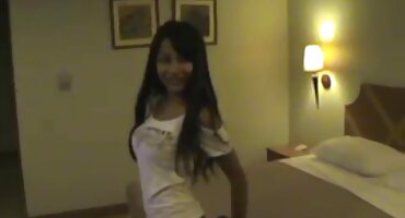 sex việt sub không che Coquette trải sex vung trom dài trên vòi nước và được kiêm.