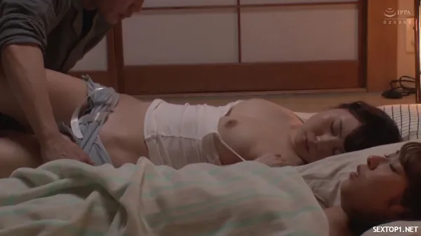 clip sex về nhà đi con Cám dỗ khi ngủ chung với con gái riêng của vợ